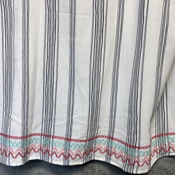 Savanna Jane Women’s Plus Floral Accent Tank Blouse Size 2X - Picture 7 of 11